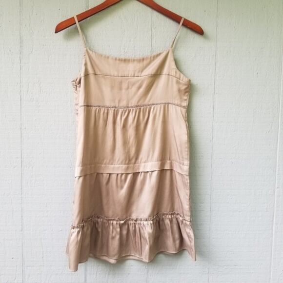 Olive des OLIVE Tiered Tank Mini Dress Taupe - Picture 3 of 7